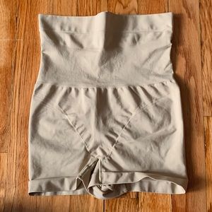 SOLD - Maidenform Control It! Nude Under Shorts Shapewear